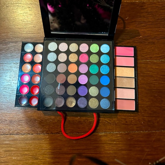 Sephora (LIMITED EDITION) Shopping Bag Palette! 🎉 - Picture 3 of 6